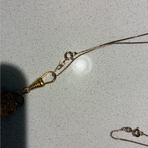 Gucci Pendant and chain - Picture 2 of 6